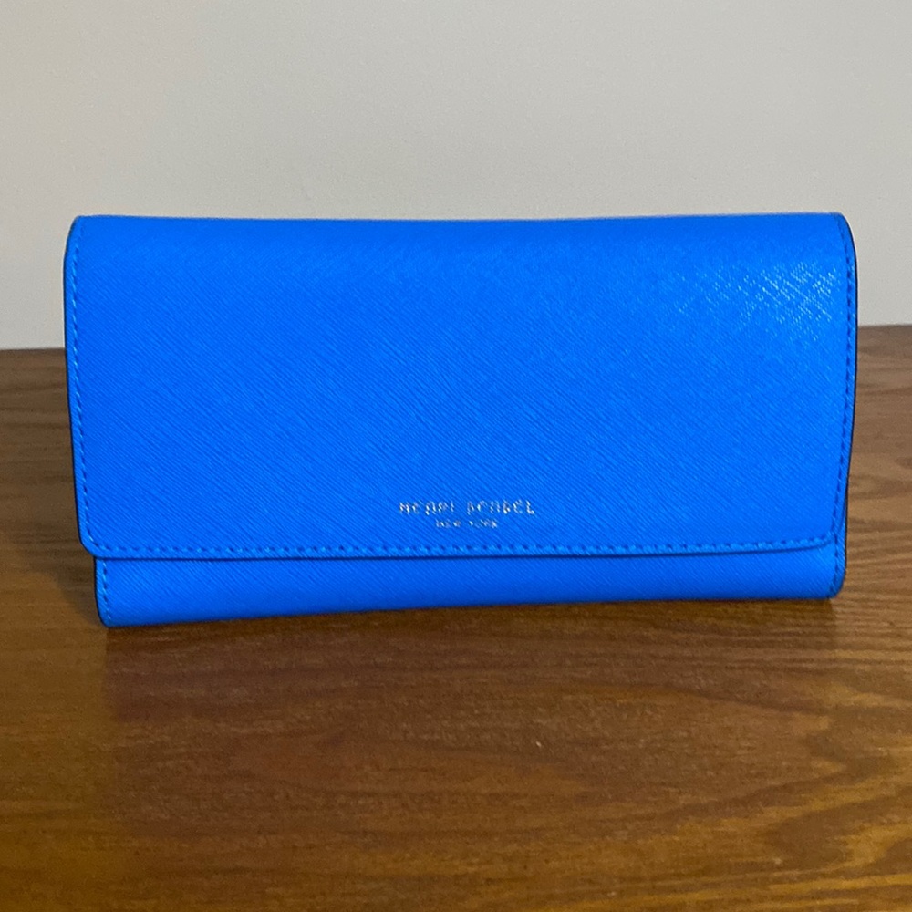 Henri Bendel New York womens long wallet-excellent condition